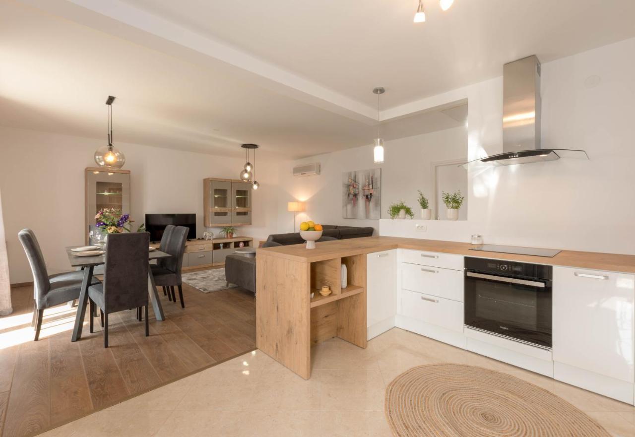 Newly Renovated Holiday Apartment Sirius Пореч Экстерьер фото