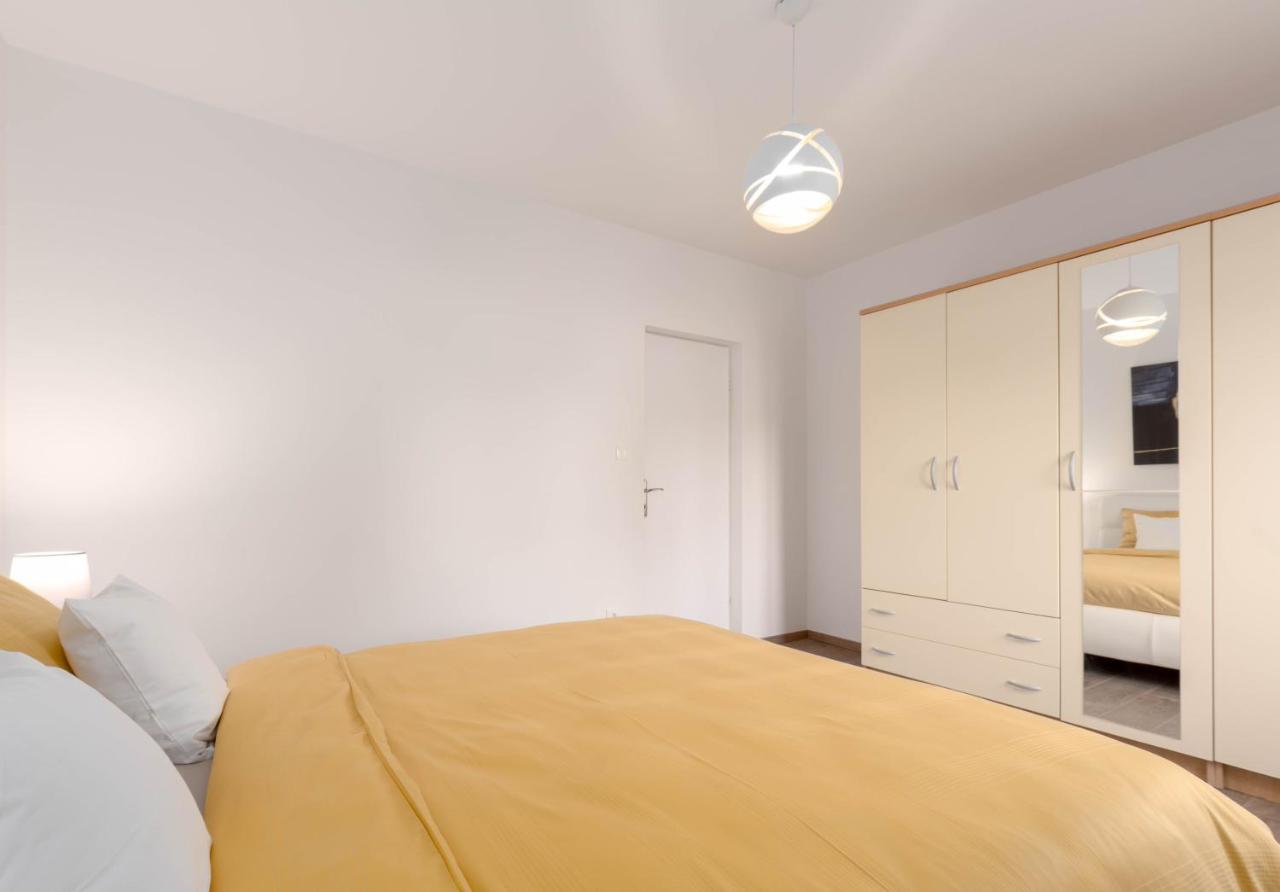 Newly Renovated Holiday Apartment Sirius Пореч Экстерьер фото