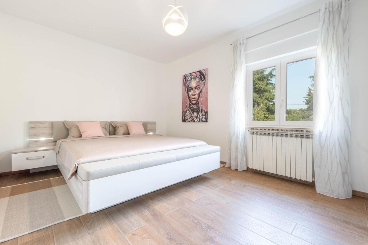 Newly Renovated Holiday Apartment Sirius Пореч Экстерьер фото